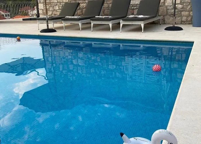 Marumare Willa Milna (Brac)