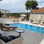 Villa Marumare *